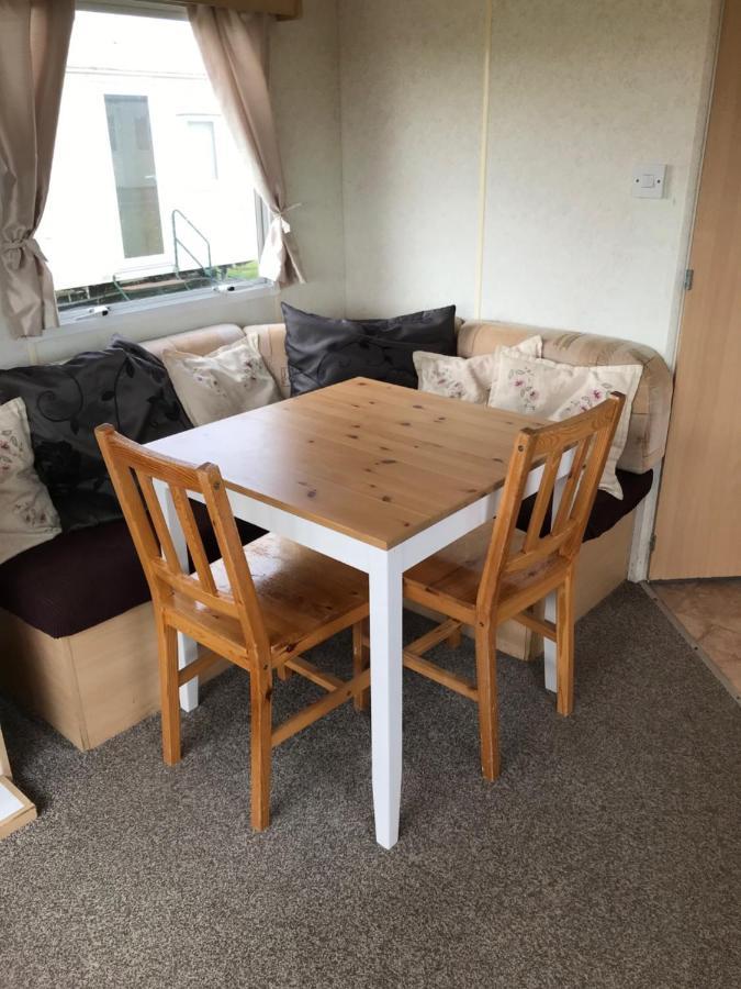 Dotty By The Sea, 27 Bw, St Osyth Beach - Price Is Whole Caravan With Field Views Βίλα Saint Osyth Εξωτερικό φωτογραφία