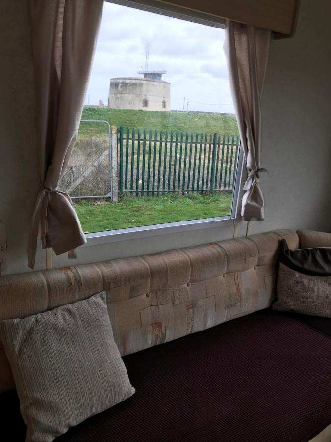 Dotty By The Sea, 27 Bw, St Osyth Beach - Price Is Whole Caravan With Field Views Βίλα Saint Osyth Εξωτερικό φωτογραφία