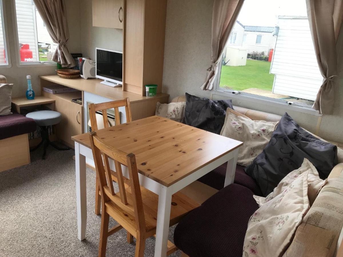 Dotty By The Sea, 27 Bw, St Osyth Beach - Price Is Whole Caravan With Field Views Βίλα Saint Osyth Εξωτερικό φωτογραφία